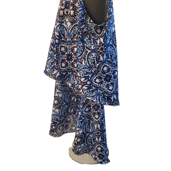 White House Black Market Blue and White Print Tiered Ruffle Tank Top Size M - Picture 9 of 9